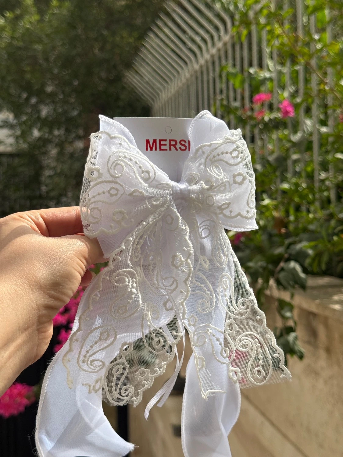 گل سر پاپیونی گیپوری رنگ سفید